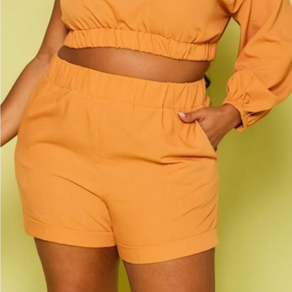 Short Set - Picture 3 of 4